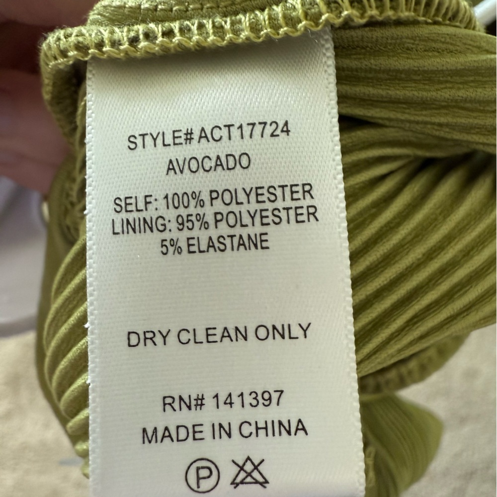 ASTR The Label Raine Pleated Halter Top Avocado Size Medium - Picture 7 of 10
